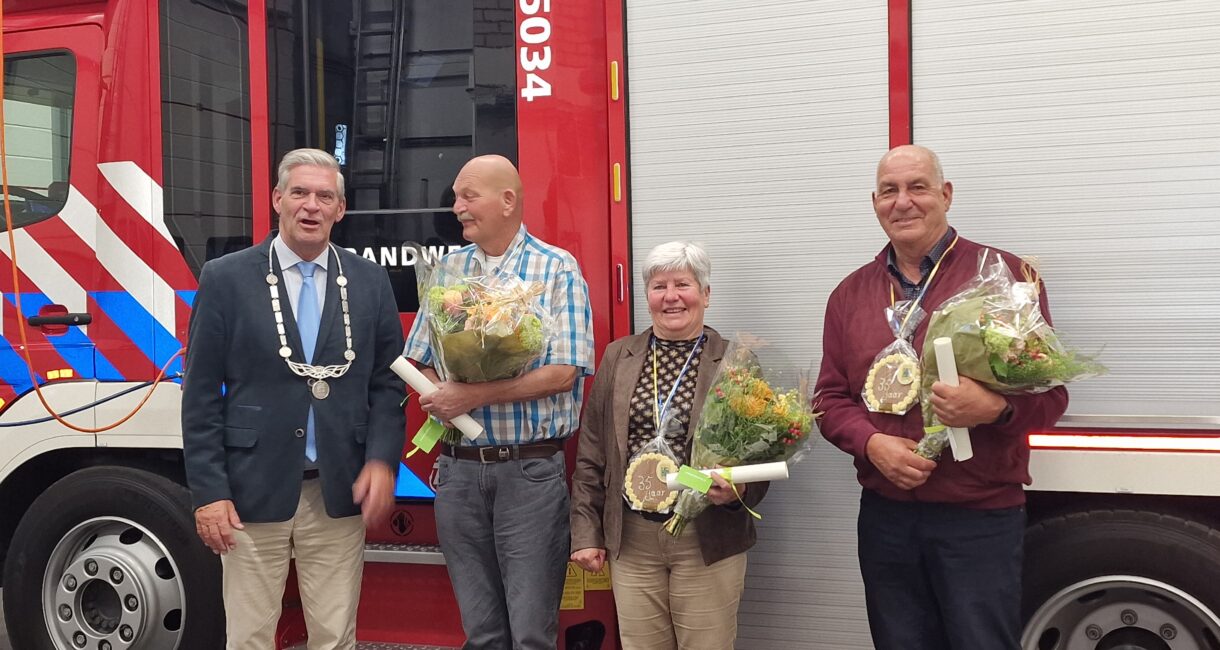 Deze EHBO-ers kregen een vrijwilligers medaille voor 25-35 jaar EHBO Lidmaatschap